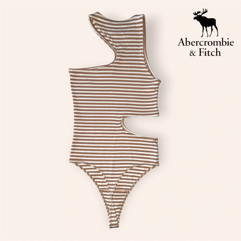 🛍️SALE🛍️Abercrombie & Fitch Women’s Rib Sleeveless Striped Bodysuit with Cutouts - Picture 3 of 7